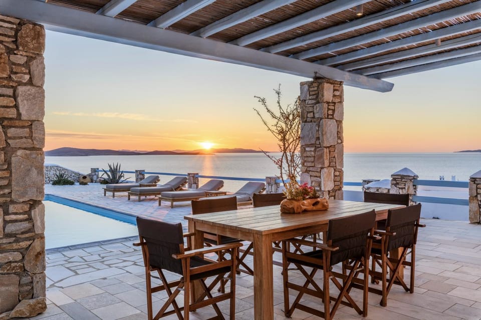 Patio, View (from property/room), Balcony/Terrace, Seating area, Dining area, Pool view, Sea view, Swimming pool, sunbed