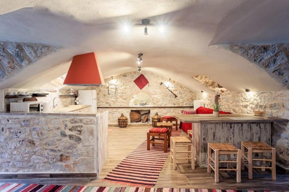 Kitchen or kitchenette, Seating area