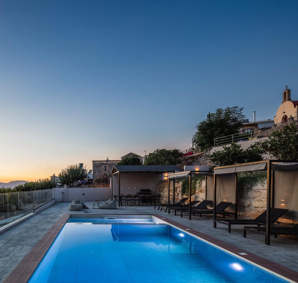 Day, Natural landscape, Pool view, Swimming pool, Swimming pool, sunbed