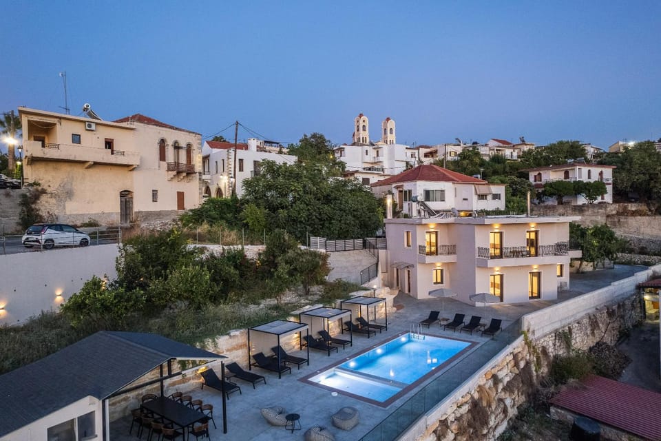 Property building, Neighbourhood, Bird's eye view, Summer, Pool view, Swimming pool, Location, Sunset, Quiet street view, Parking, sunbed