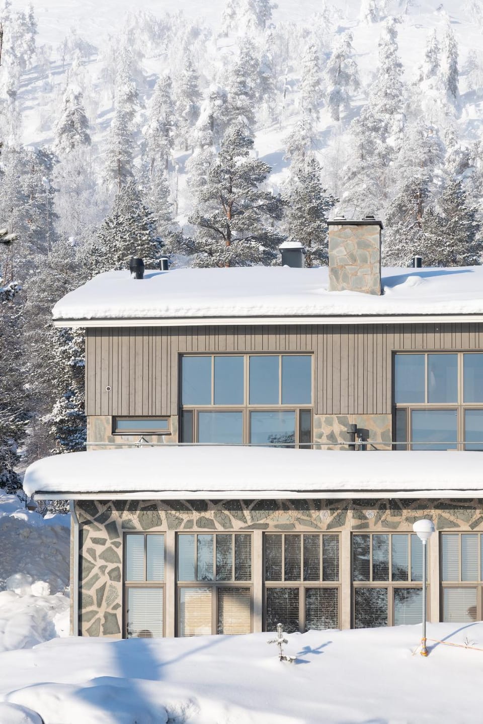 Property building, Day, Natural landscape, Winter, Mountain view