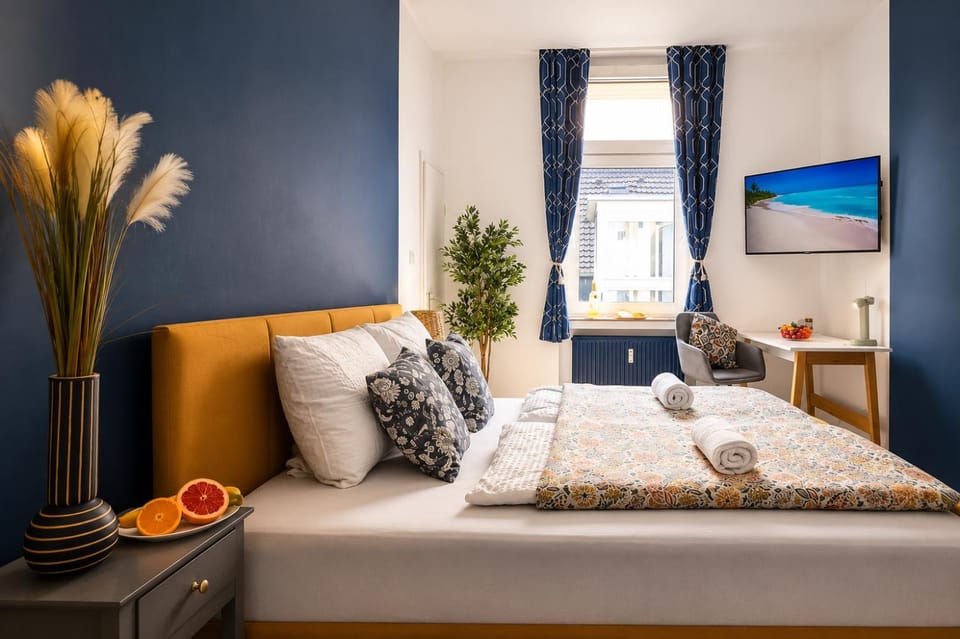 NUJU Rentals - 4-Zimmer, 10 Gäste, Wintergarten & Terrasse & Parkplatz Vacation rental in Bielefeld