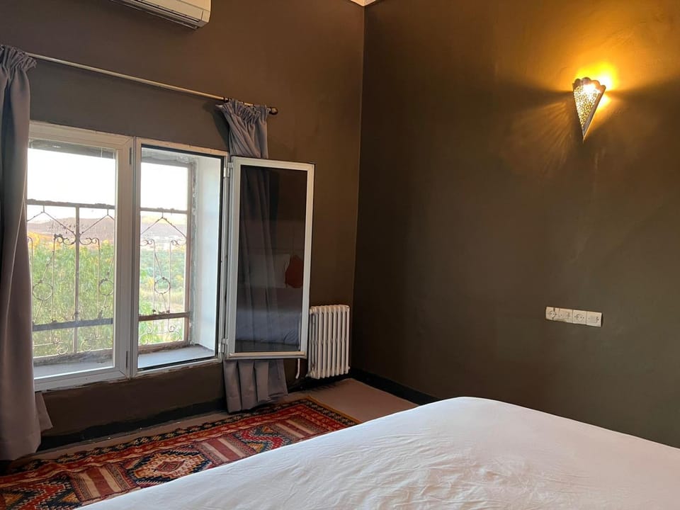 Bed, Bedroom, Garden view, air conditioner