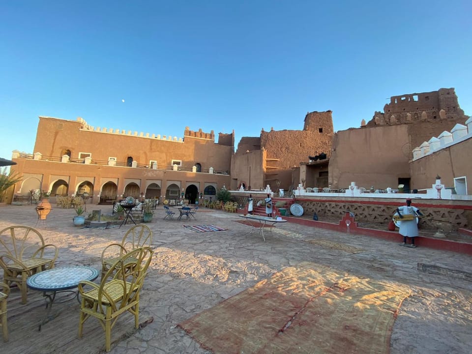 Property building, Patio, Day, Landmark view