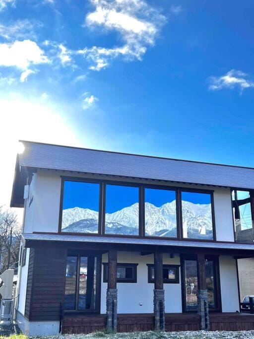 Property building, Day, Mountain view