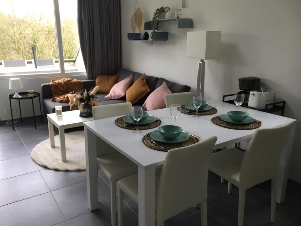Living room, Dining area