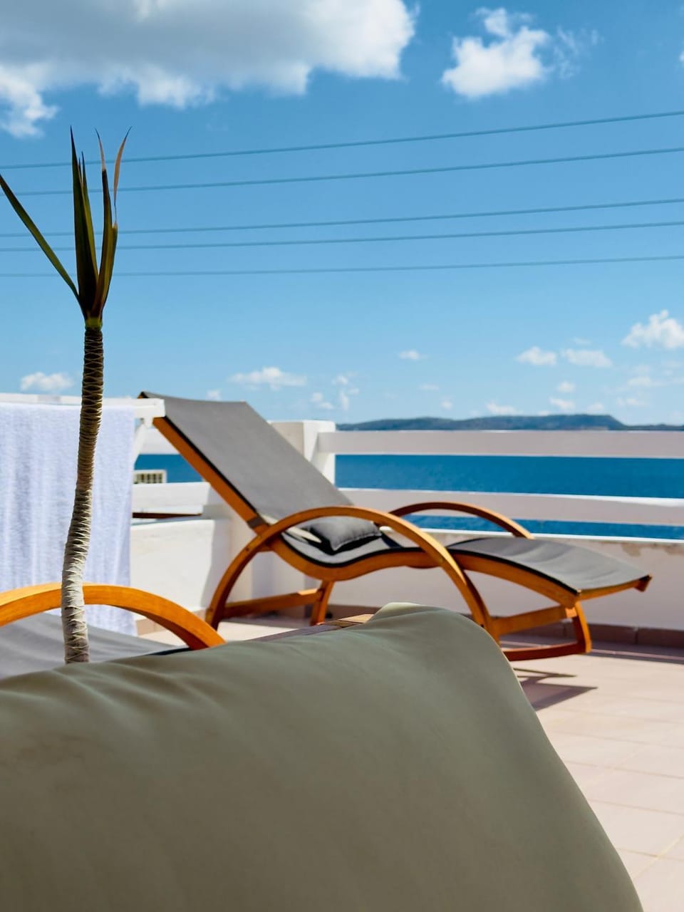 Day, Natural landscape, View (from property/room), Balcony/Terrace, Seating area, Sea view, sunbed