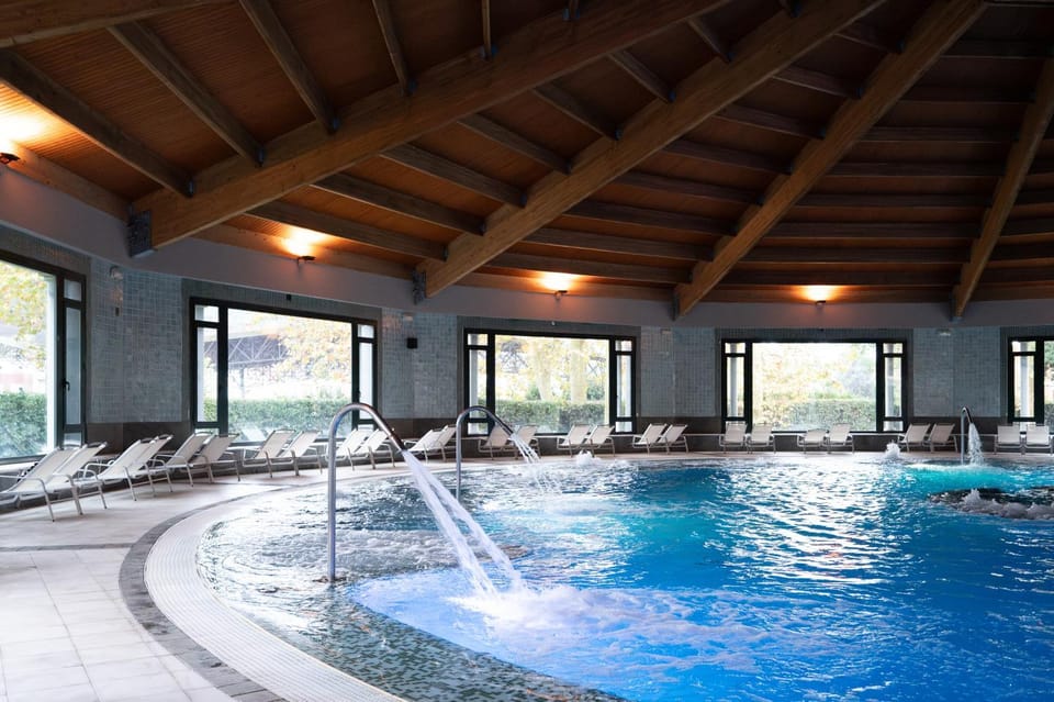 Hot Spring Bath, Spa and wellness centre/facilities