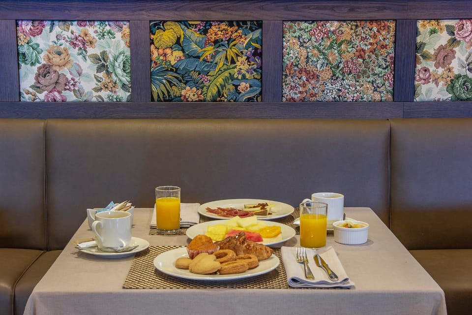 Restaurant/places to eat, Breakfast, Continental breakfast