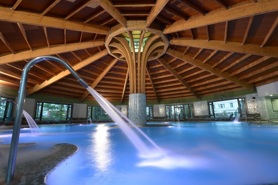 Hot Spring Bath, Spa and wellness centre/facilities