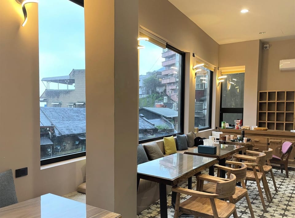 Seating area, Dining area
