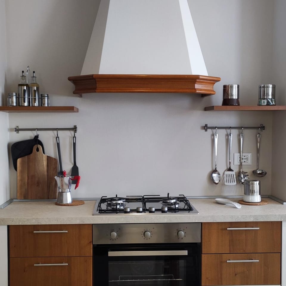 Kitchen or kitchenette, pet friendly, stove
