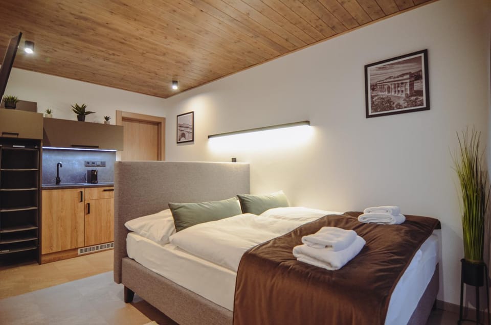 Bed, Kitchen or kitchenette
