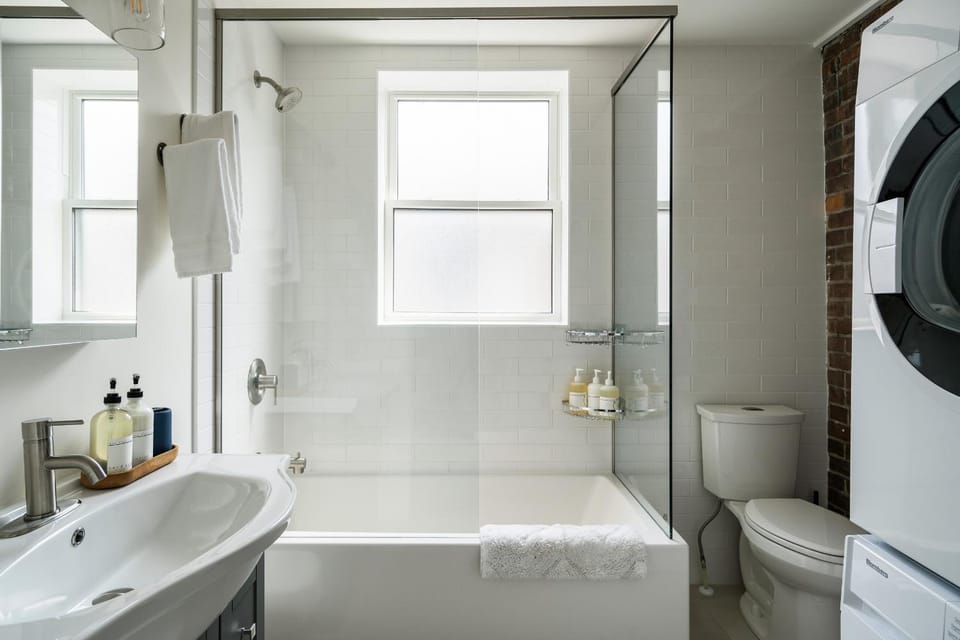 Shower, Toilet, Bathroom, Bath, towels
