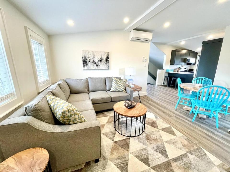 "Paddle" at Hills Meaford, Penthouse 3rd Floor Suite w Deck & Balcony Apartment in Meaford