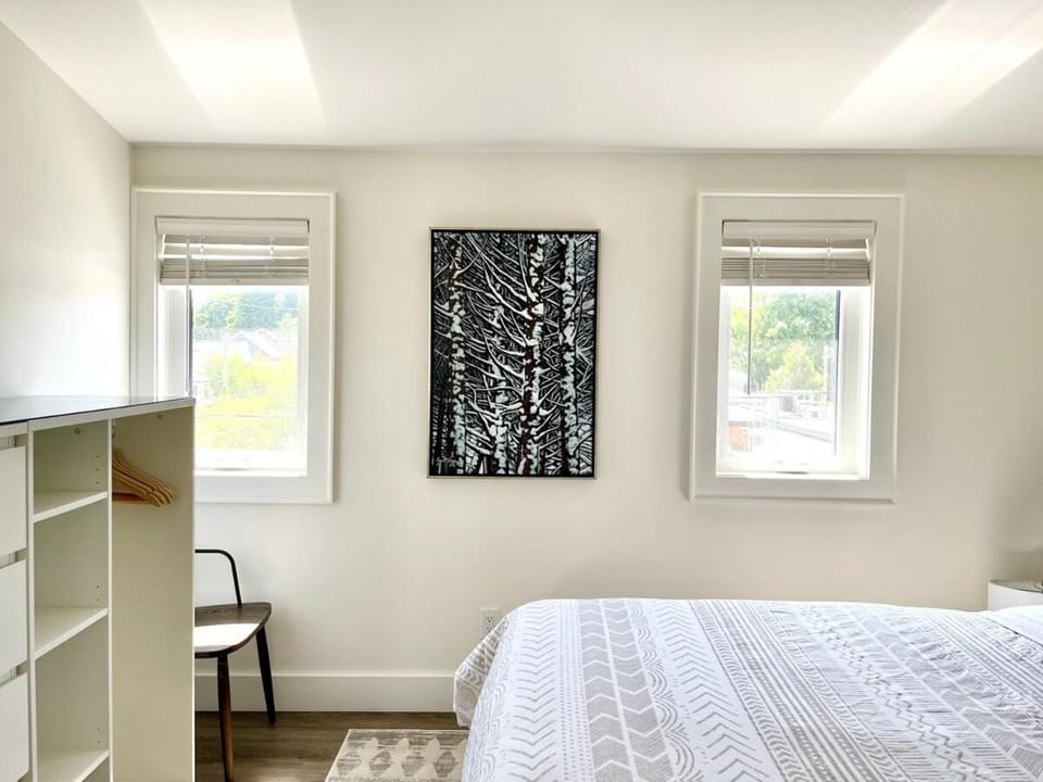 "Paddle" at Hills Meaford, Penthouse 3rd Floor Suite w Deck & Balcony Apartment in Meaford