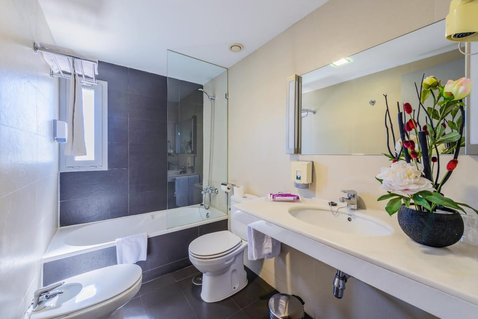 Toilet, Photo of the whole room
