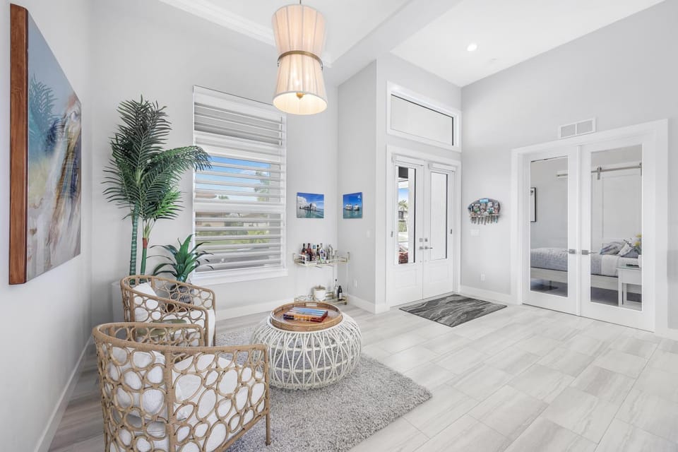 2022 built home with pool/spa and walk to Mackle Park House in Marco Island