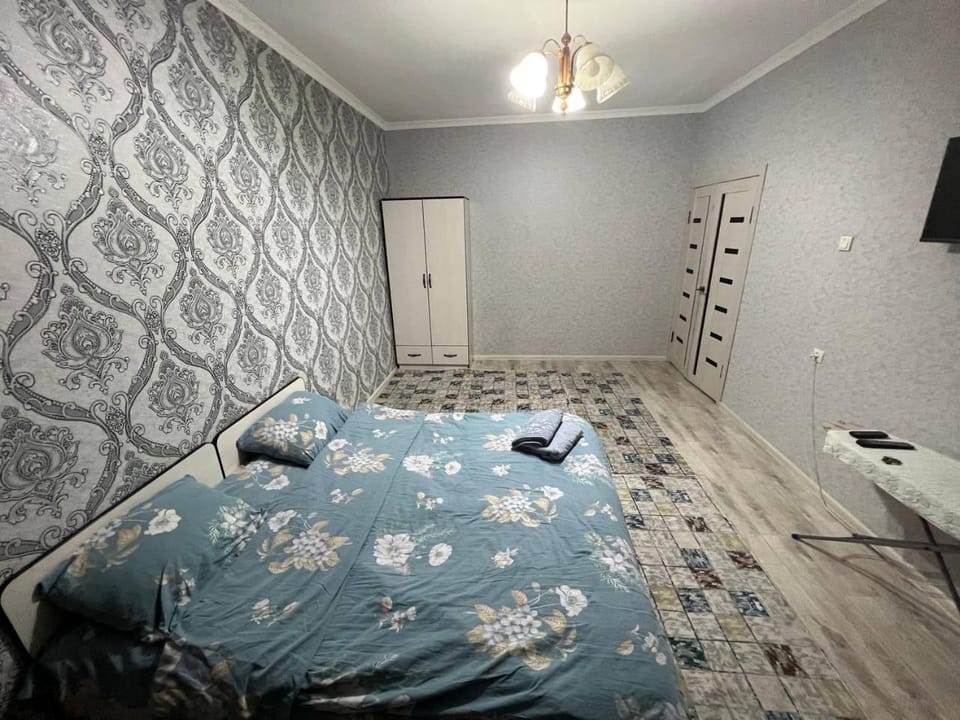 Photo of the whole room, Bedroom, wardrobe