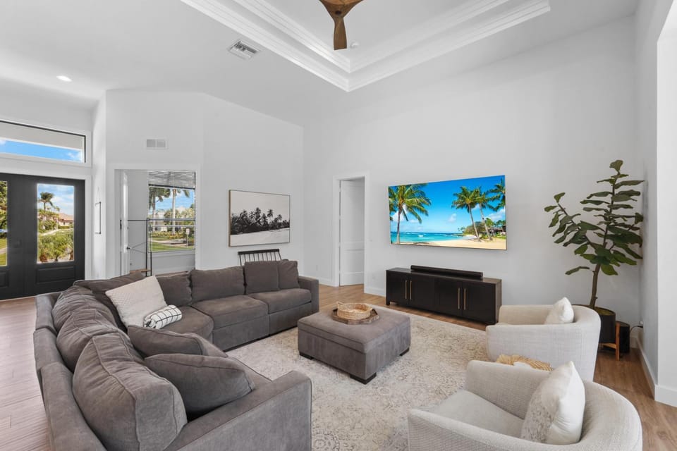 2023 Captiva home steps to the beach/shops/dining House in Marco Island