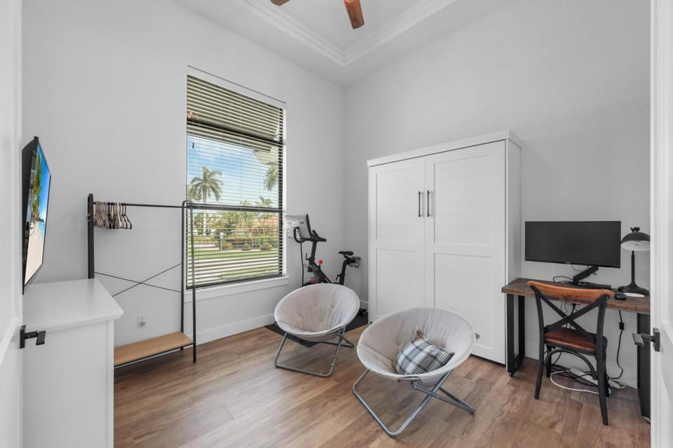 2023 Captiva home steps to the beach/shops/dining House in Marco Island
