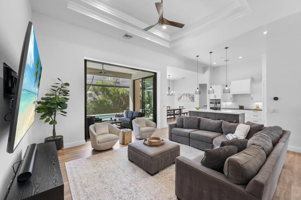 2023 Captiva home steps to the beach/shops/dining House in Marco Island
