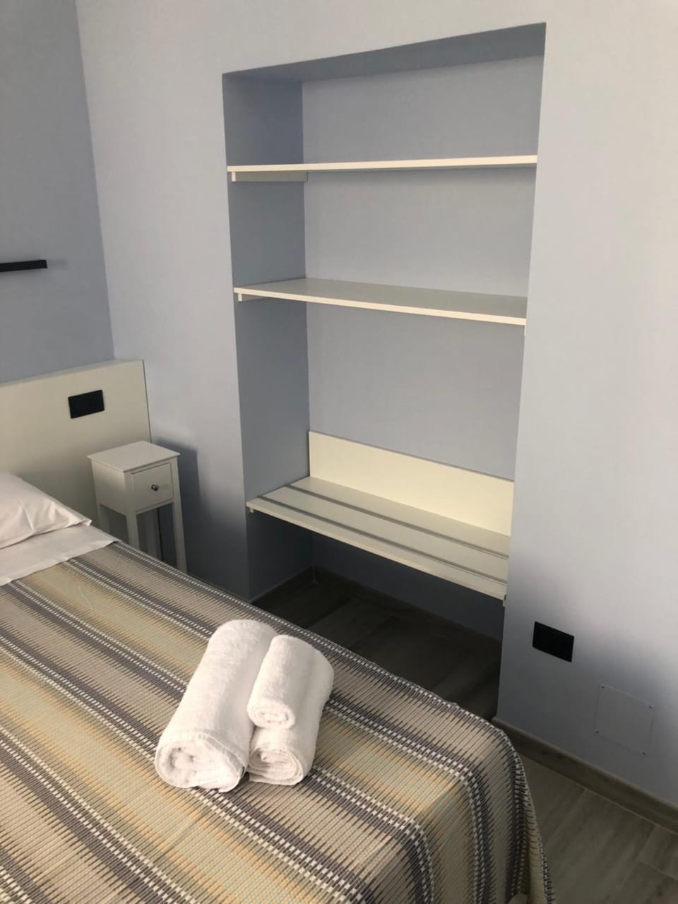 Bed, Photo of the whole room, Bedroom, hair dresser