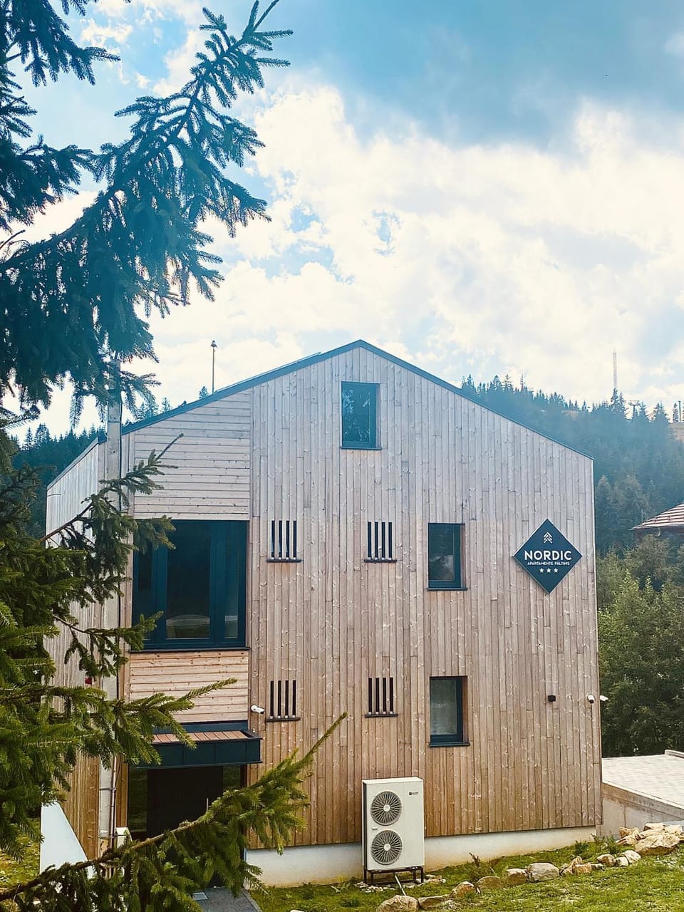 Property building, Summer, Mountain view