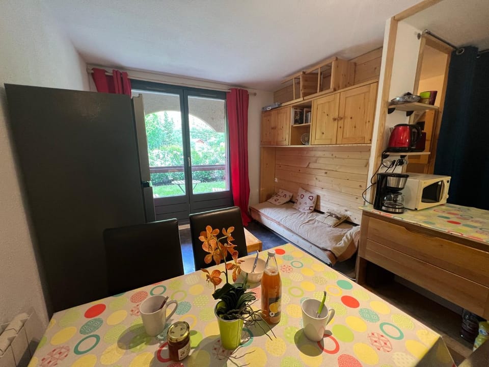 Coffee/tea facilities, Dining area, toaster