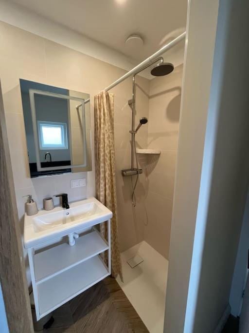 Renovated & private Tinyhouse Den Haag short stay appartment Apartment in Wassenaar