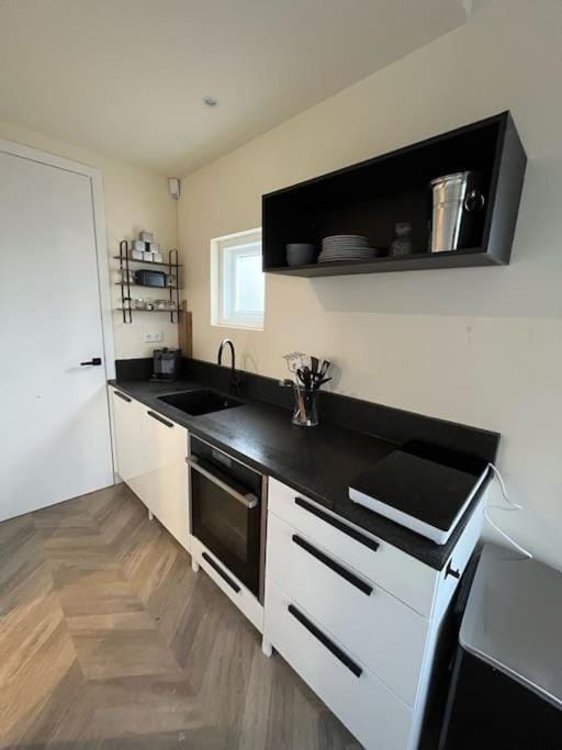 Renovated & private Tinyhouse Den Haag short stay appartment Apartment in Wassenaar