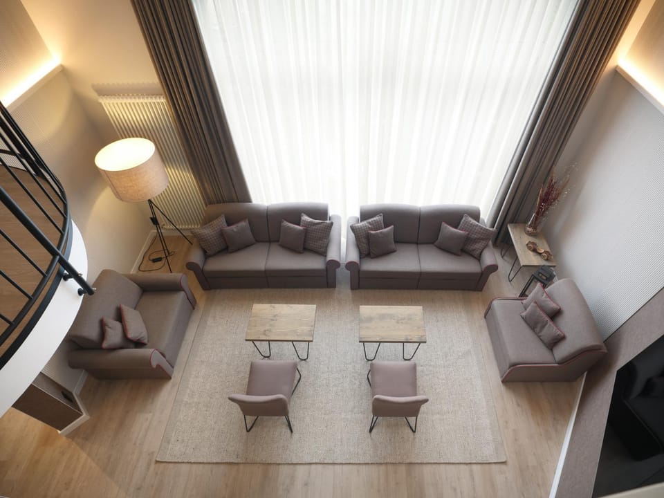 Communal lounge/ TV room