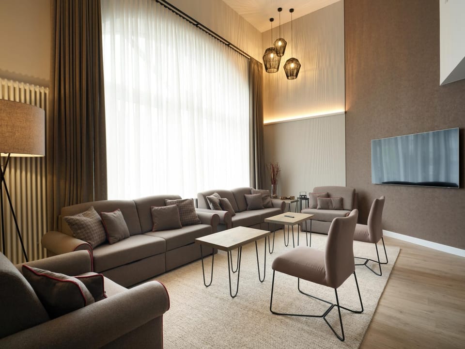 Communal lounge/ TV room