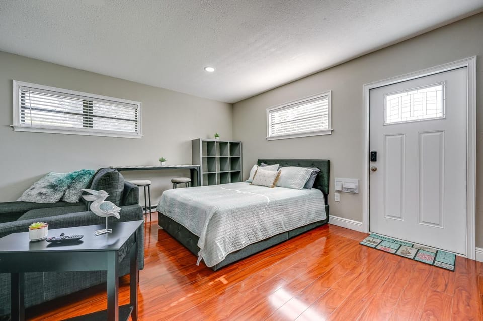 Walk to Hard Rock Casino: Cozy Studio! Apartment in Tampa