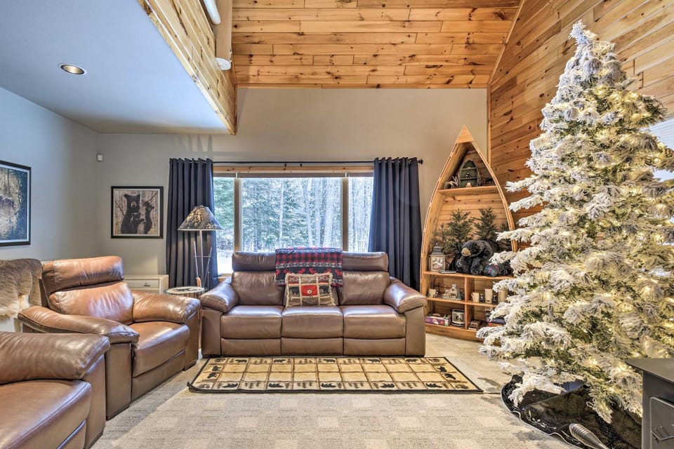 Phelps Cabin on 26 Acres w/ Fire Pit! Cabin in Wisconsin