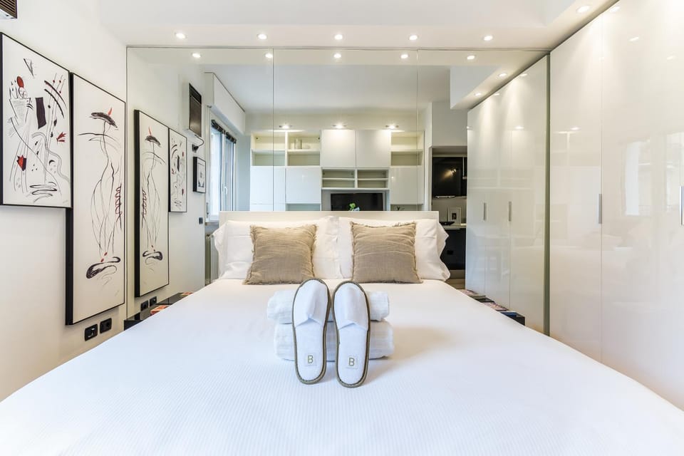 Bed, Bedroom, towels, wardrobe