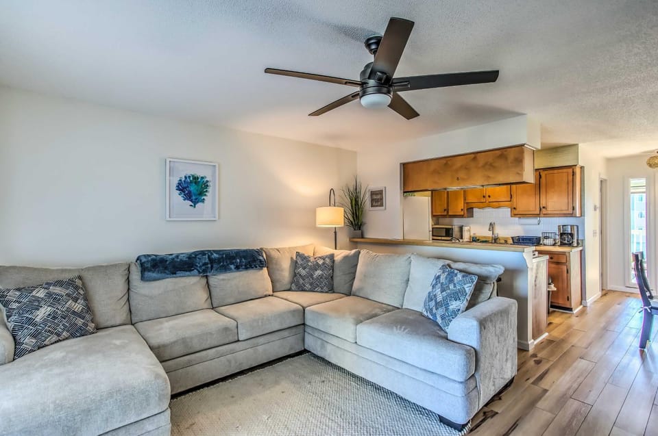 Condo w/ Pool Access - Walk to Beach! House in Carolina Beach
