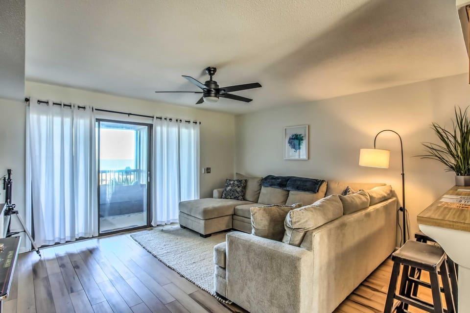 Condo w/ Pool Access - Walk to Beach! House in Carolina Beach