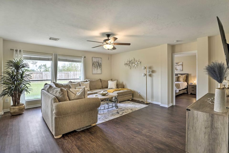 Spacious Houston Home ~ 22 Mi to Downtown! House in Mission Bend