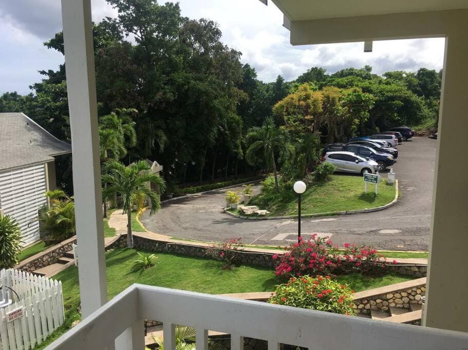 Garden view, Parking