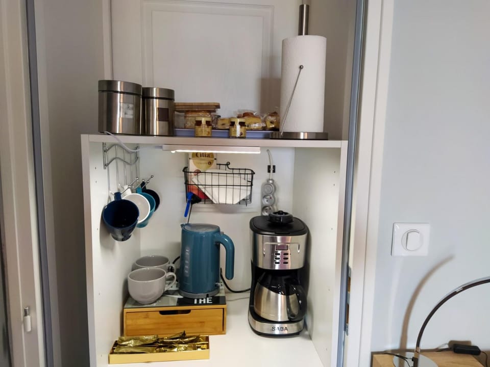 Coffee/tea facilities, Breakfast