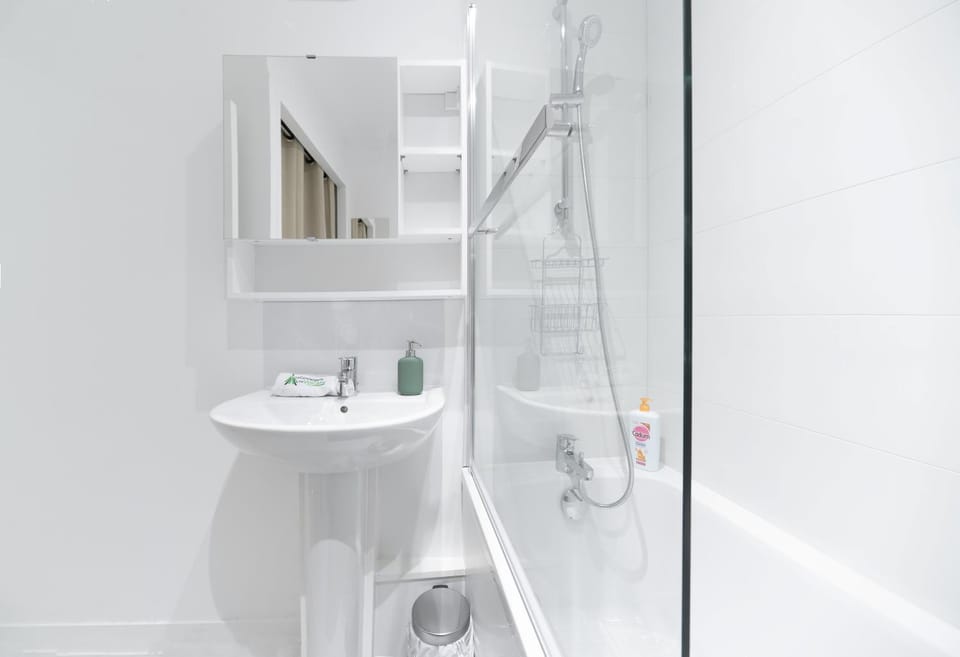 Shower, Bathroom, towels