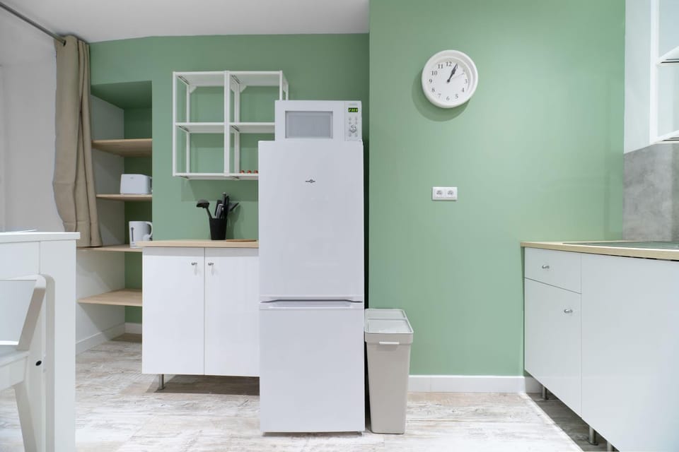 Kitchen or kitchenette, minibar, oven