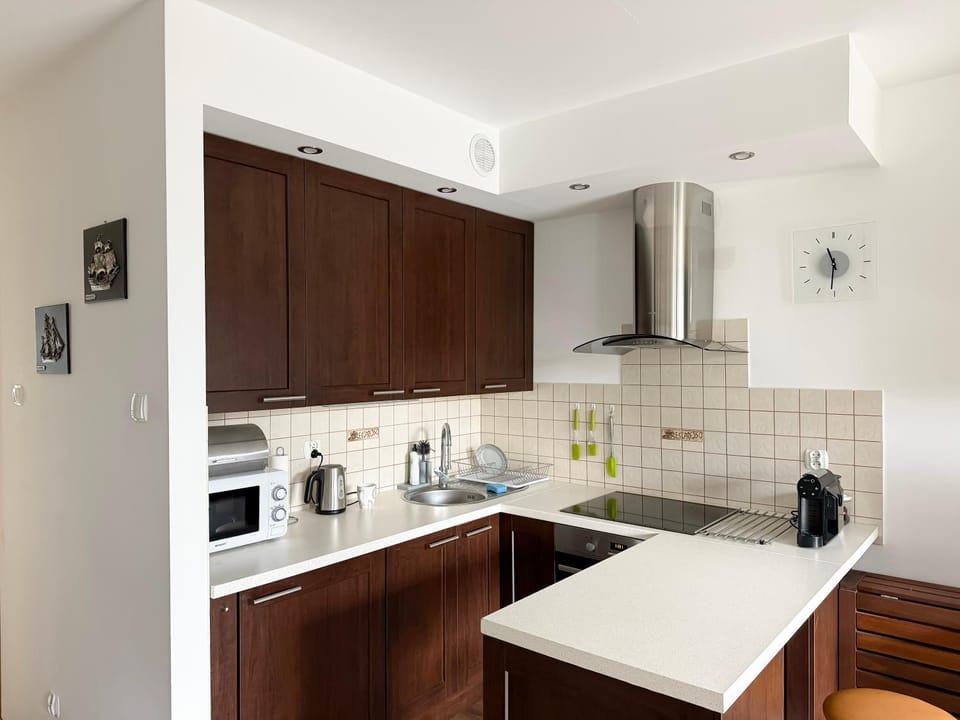 Coffee/tea facilities, Kitchen or kitchenette, microwave, stove