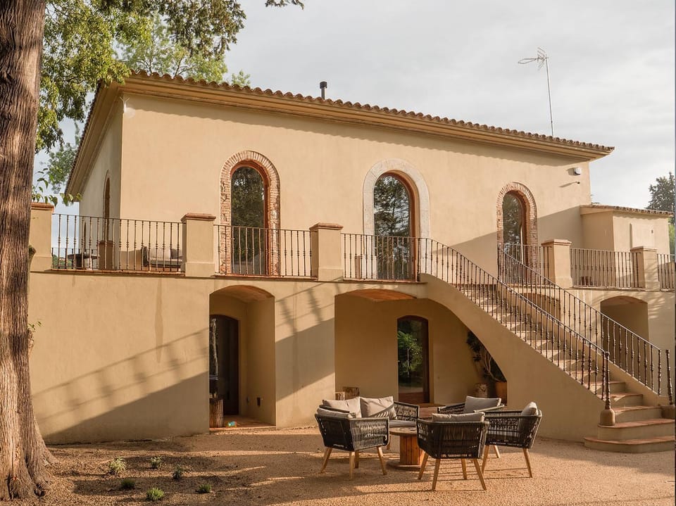 Property building, Patio, Balcony/Terrace