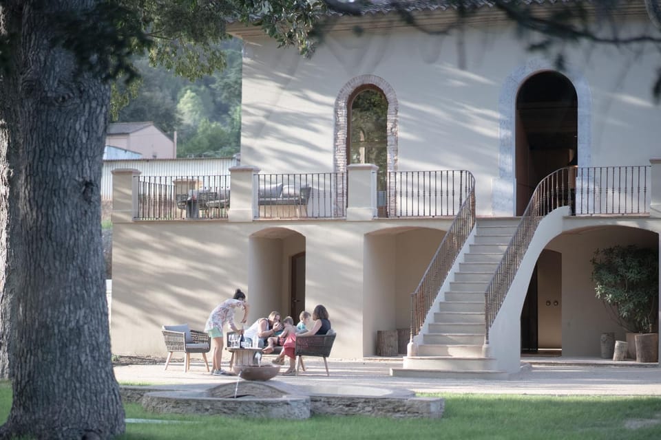 Patio, Day, People, Seating area, Guests, group of guests