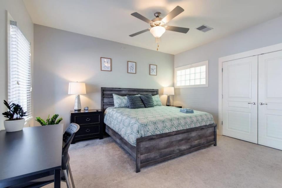 West End Townhome with 2 En-Suites and Free Private Parking House in Nashville