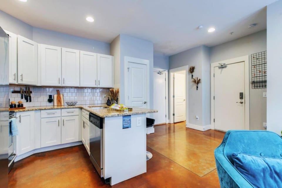 West End Townhome with 2 En-Suites and Free Private Parking House in Nashville