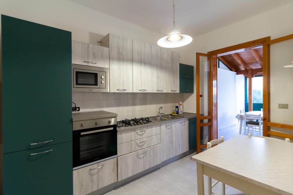 Kitchen or kitchenette, Dining area, minibar, pet friendly, stove