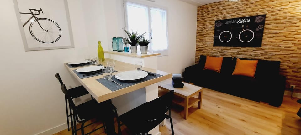 Seating area, Dining area